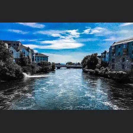 Spanish Arch City Centre Penthouse All Ensuite * Galway