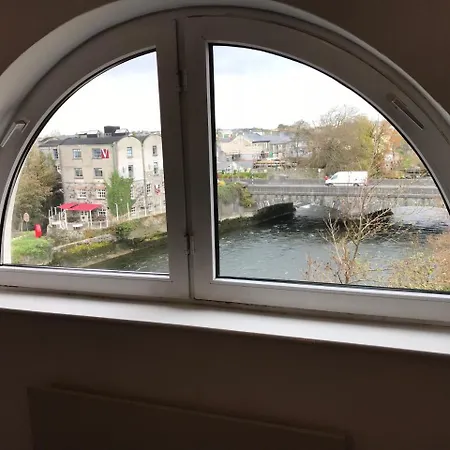 Holiday home Spanish Arch City Centre Penthouse All Ensuite Galway