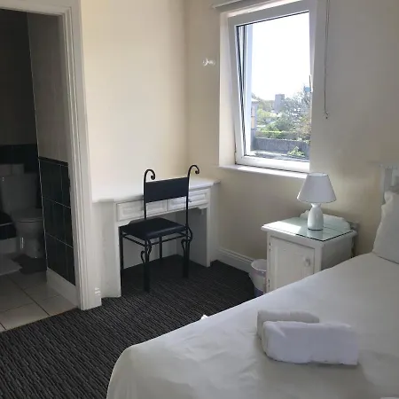 Holiday home Spanish Arch City Centre Penthouse All Ensuite Galway
