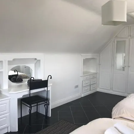 Spanish Arch City Centre Penthouse All Ensuite *