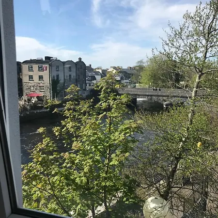 Spanish Arch City Centre Penthouse All Ensuite *